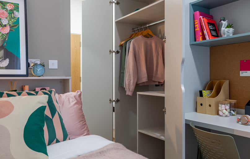 Gold En Suite, The Waterways, 1 Pump Way, Lace Market, Nottingham - Image 1